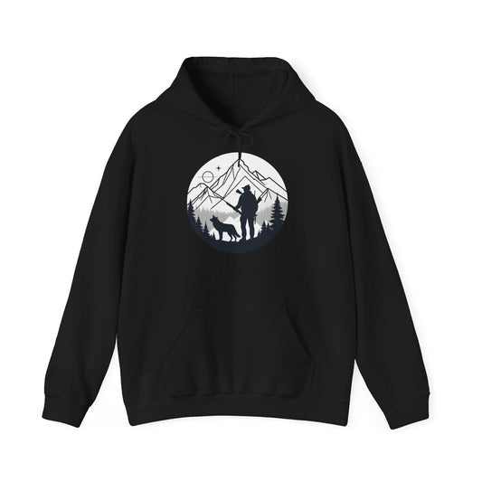 „Mountain Hunter Silhouette" – Minimalistisches Hoodie Design für echte Outdoor-Fans