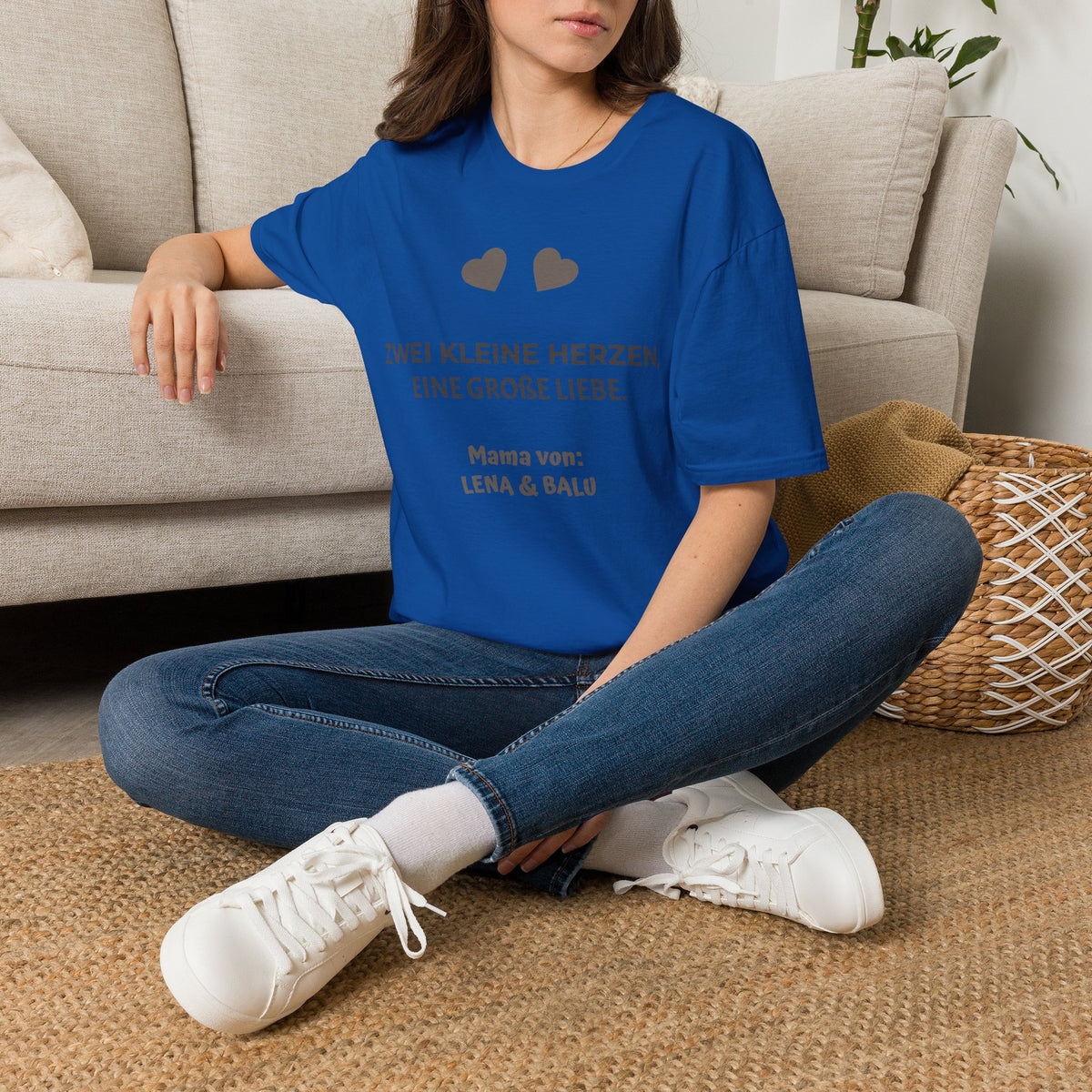 Mama Shirt personalisiert – „Zwei kleine Herzen. Eine große Liebe.“ | Cozee