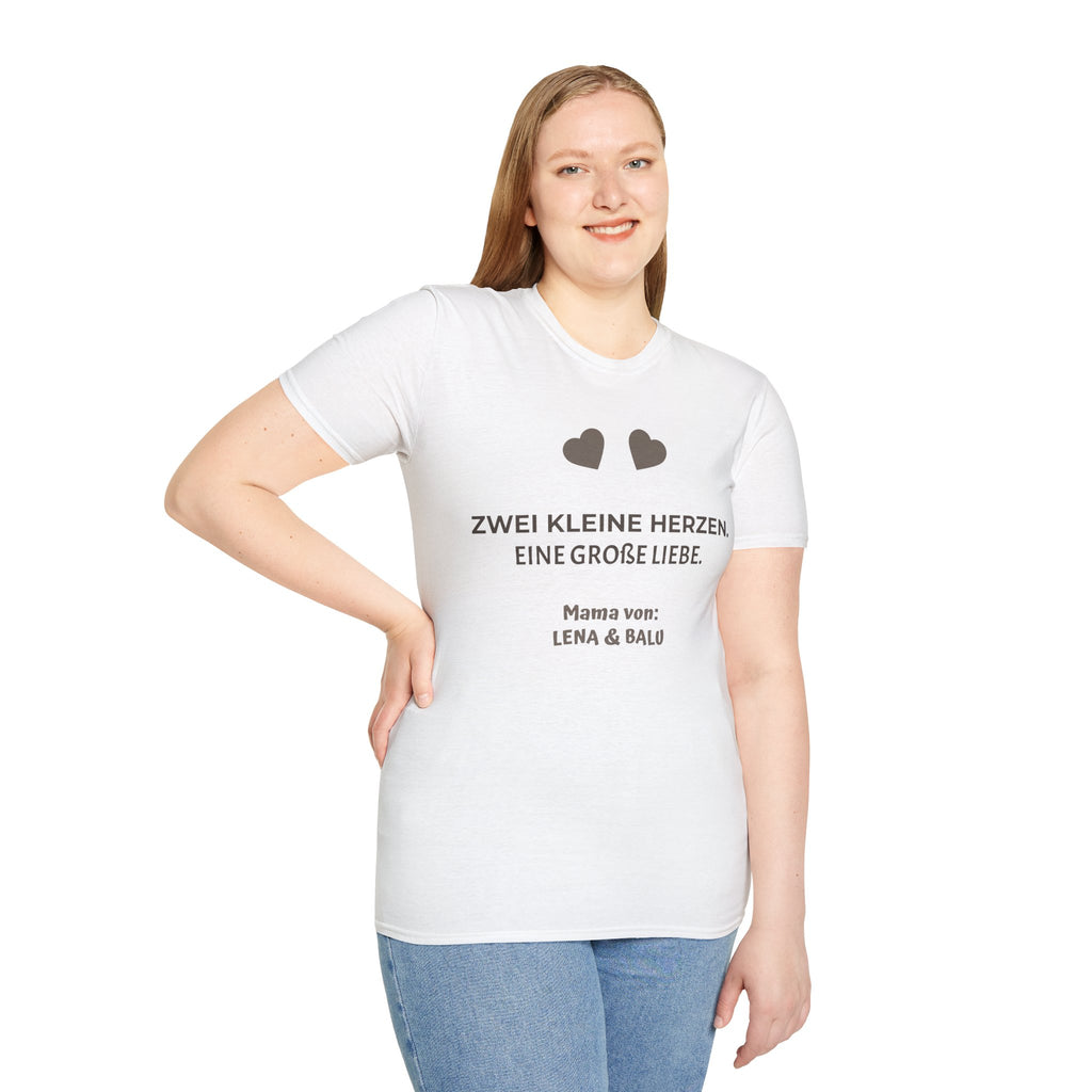 Mama Shirt personalisiert – „Zwei kleine Herzen. Eine große Liebe.“ | Cozee