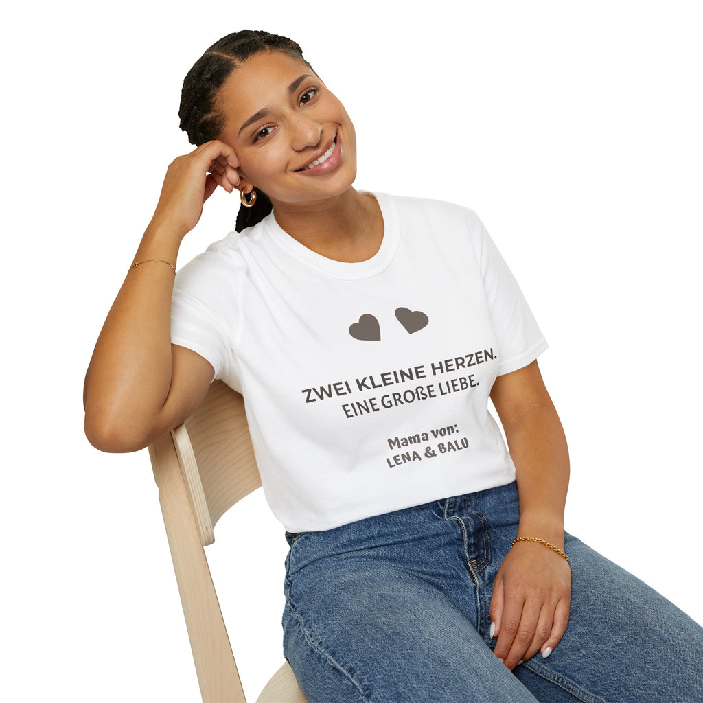 Mama Shirt personalisiert – „Zwei kleine Herzen. Eine große Liebe.“ | Cozee