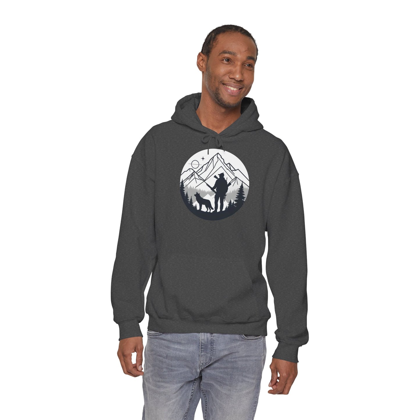 „Mountain Hunter Silhouette" – Minimalistisches Hoodie Design für echte Outdoor-Fans