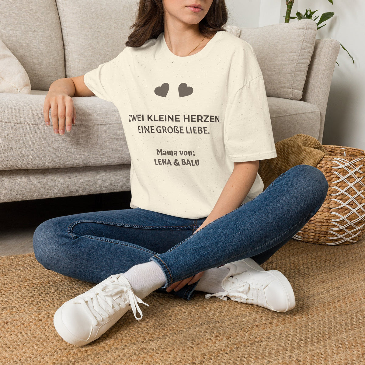Mama Shirt personalisiert – „Zwei kleine Herzen. Eine große Liebe.“ | Cozee