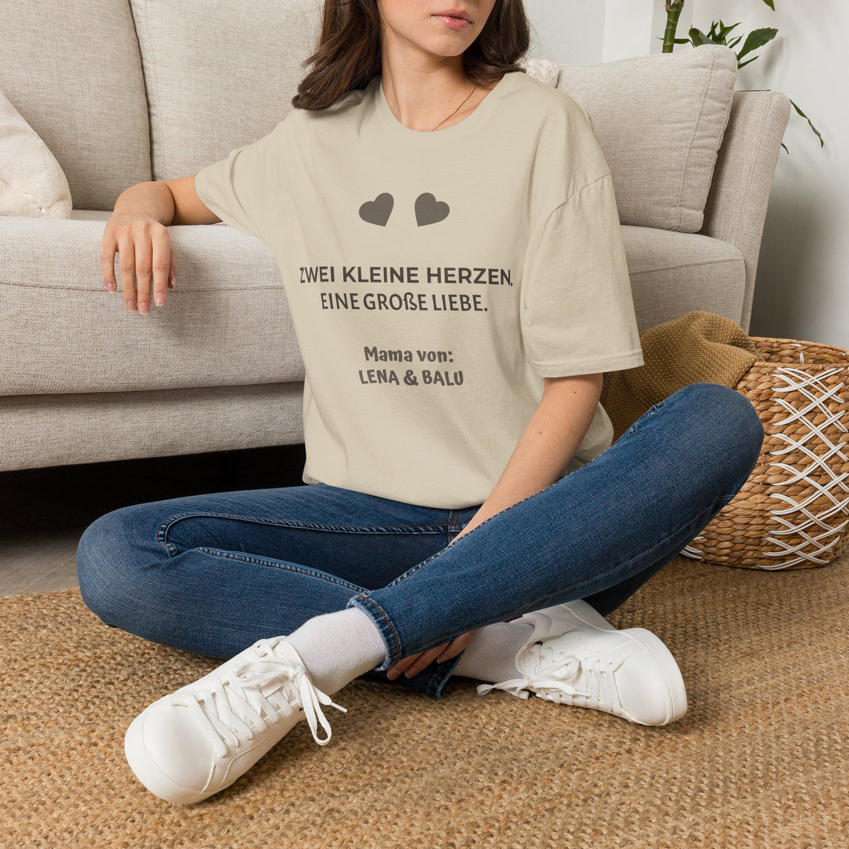 Mama Shirt personalisiert – „Zwei kleine Herzen. Eine große Liebe.“ | Cozee