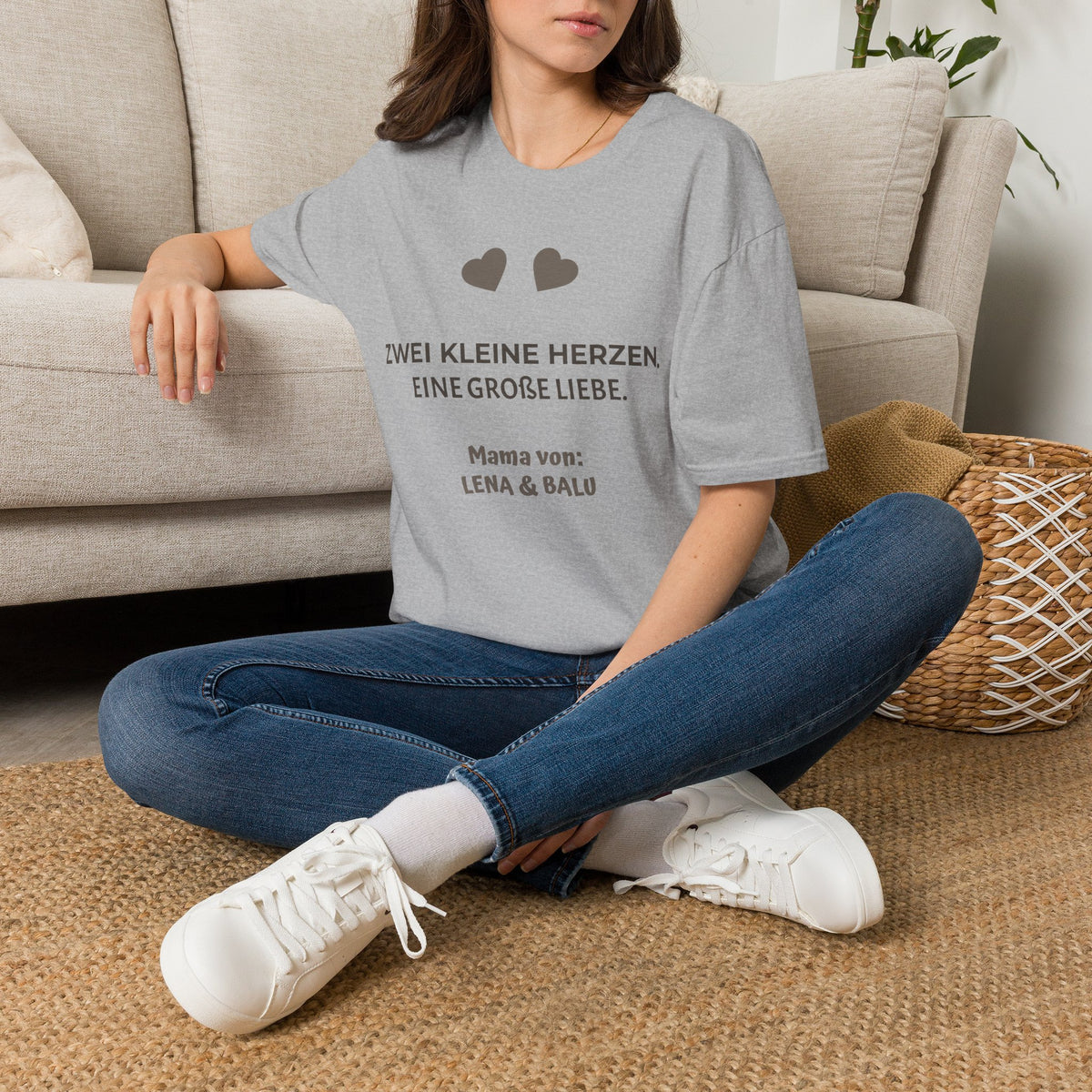 Mama Shirt personalisiert – „Zwei kleine Herzen. Eine große Liebe.“ | Cozee