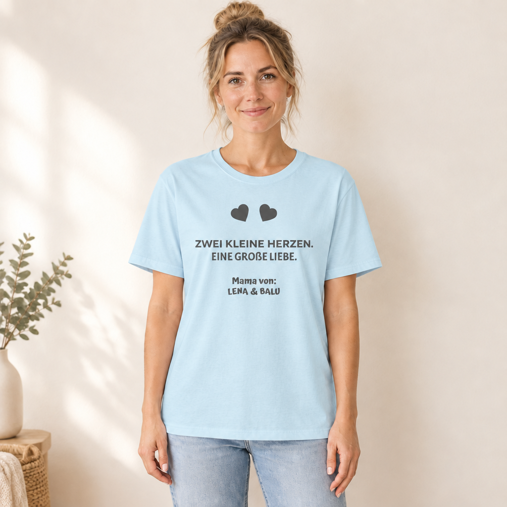 Mama Shirt personalisiert – „Zwei kleine Herzen. Eine große Liebe.“ | Cozee
