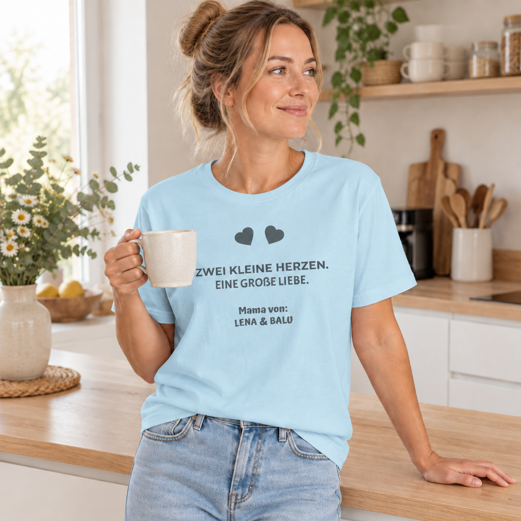 Mama Shirt personalisiert – „Zwei kleine Herzen. Eine große Liebe.“ | Cozee