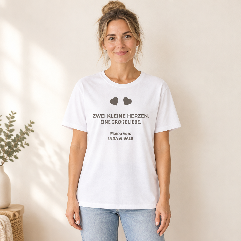 Mama Shirt personalisiert – „Zwei kleine Herzen. Eine große Liebe.“ | Cozee
