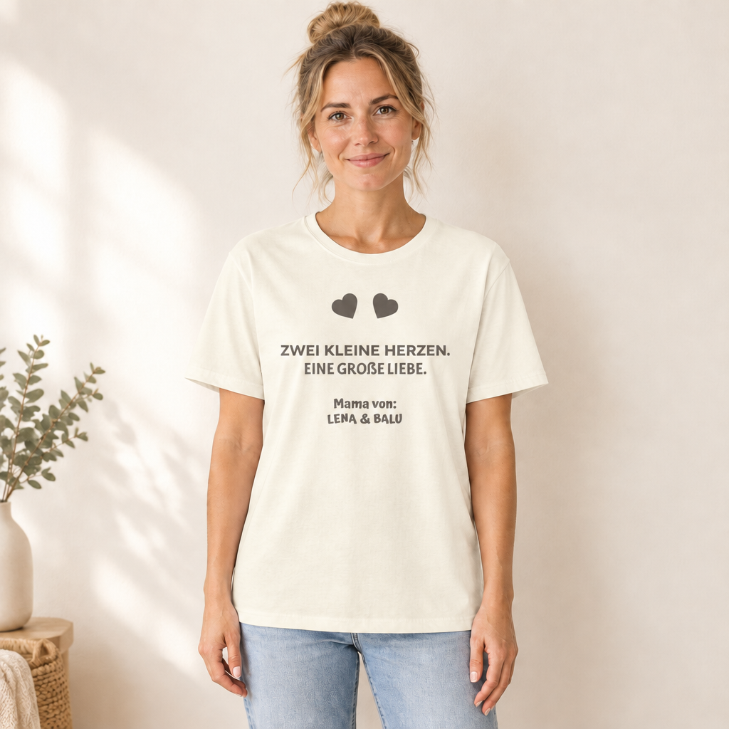 Mama Shirt personalisiert – „Zwei kleine Herzen. Eine große Liebe.“ | Cozee