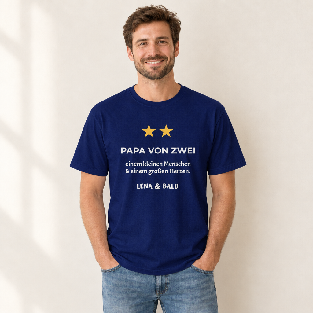 Papa Shirt personalisiert – „Papa von zwei“ | Baby & Hund | Cozee