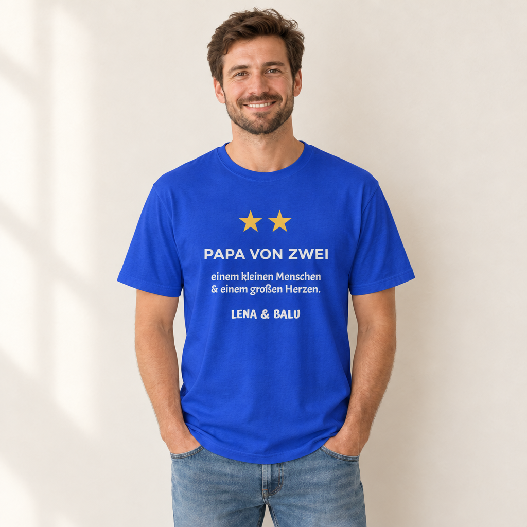 Papa Shirt personalisiert – „Papa von zwei“ | Baby & Hund | Cozee