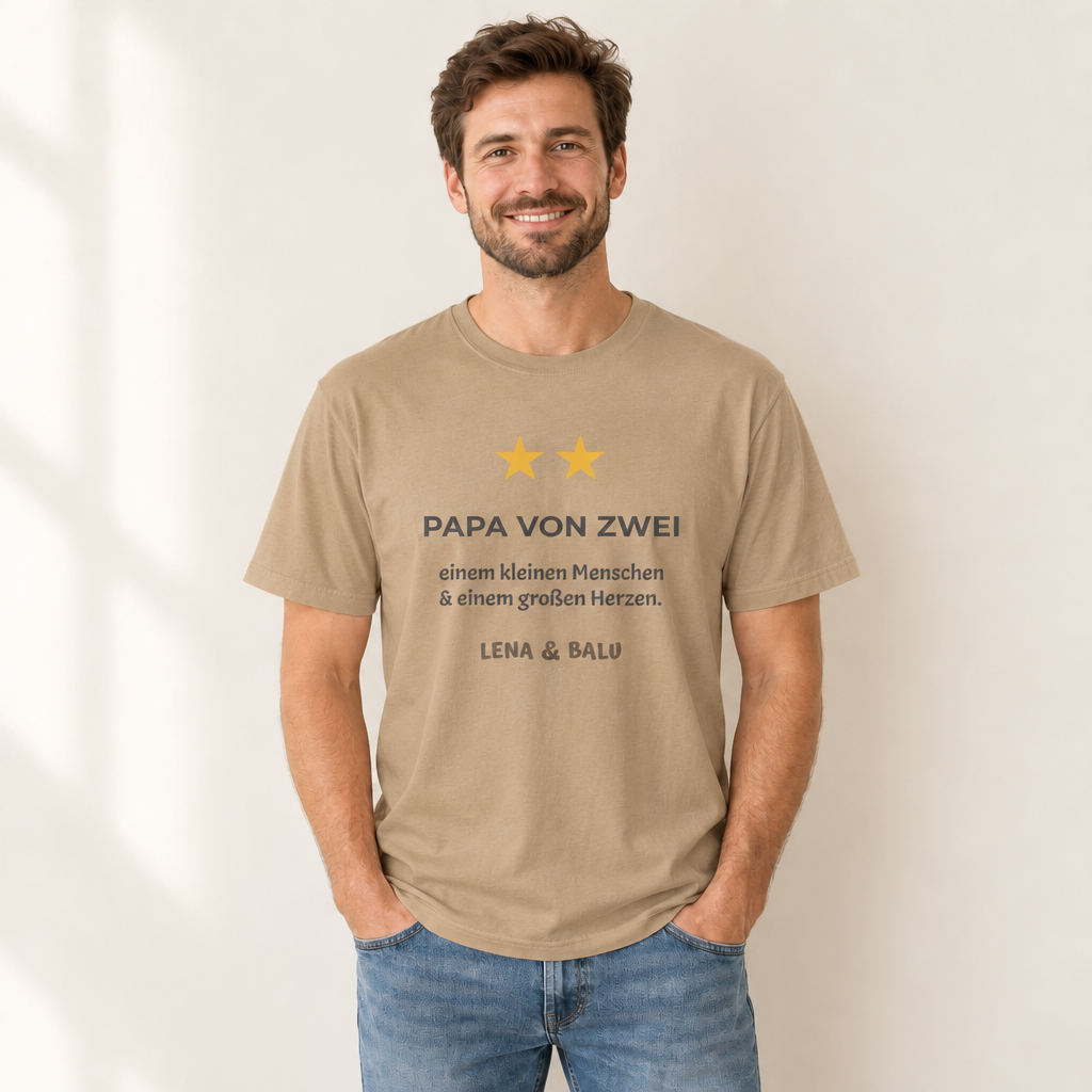 Papa Shirt personalisiert – „Papa von zwei“ | Baby & Hund | Cozee
