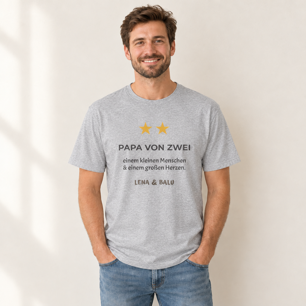Papa Shirt personalisiert – „Papa von zwei“ | Baby & Hund | Cozee