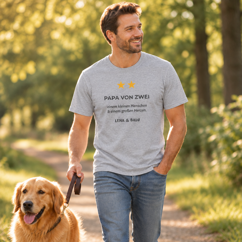 Papa Shirt personalisiert – „Papa von zwei“ | Baby & Hund | Cozee