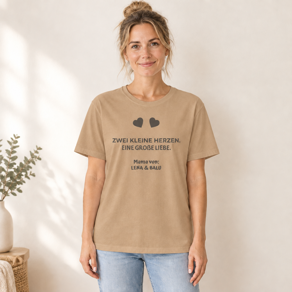 Mama Shirt personalisiert – „Zwei kleine Herzen. Eine große Liebe.“ | Cozee