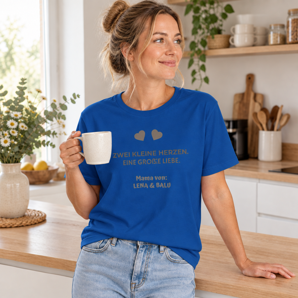 Mama Shirt personalisiert – „Zwei kleine Herzen. Eine große Liebe.“ | Cozee